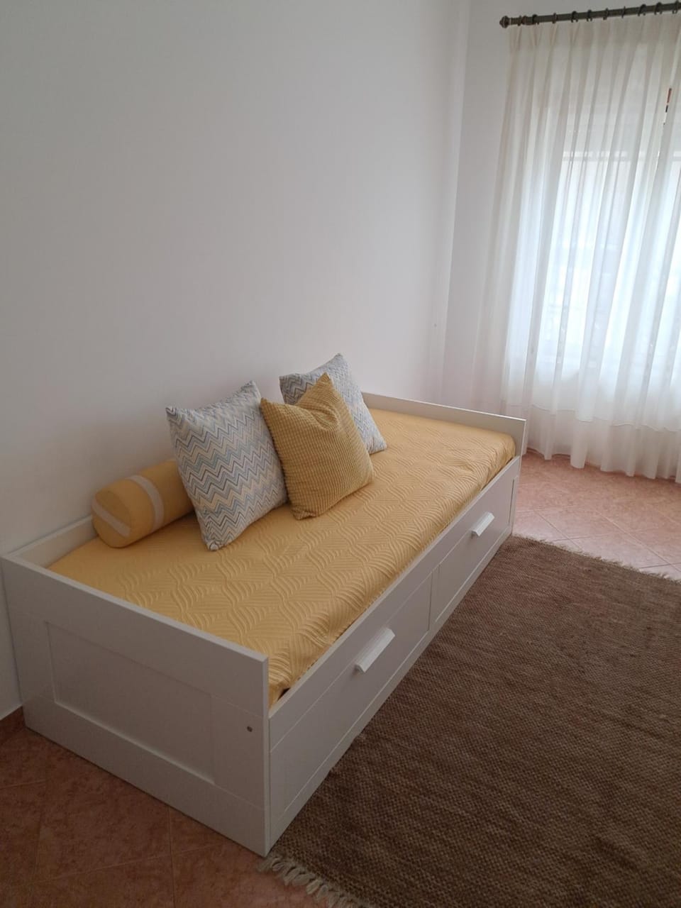 Bed, Living room