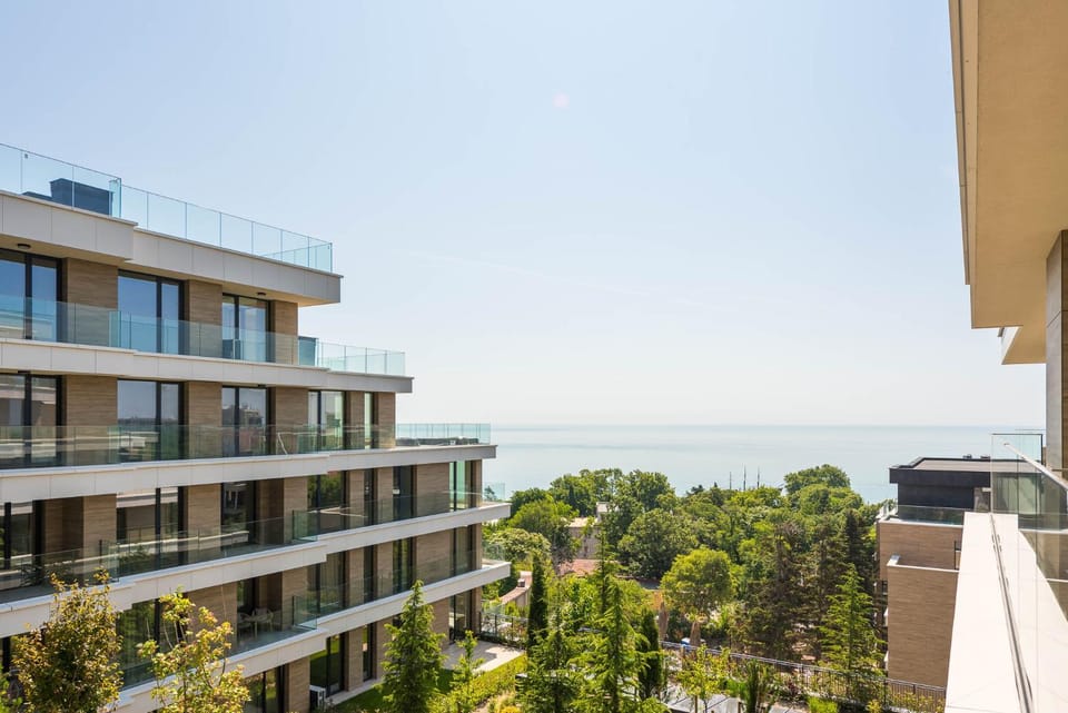 Property building, Day, Natural landscape, View (from property/room), Balcony/Terrace, City view, Sea view