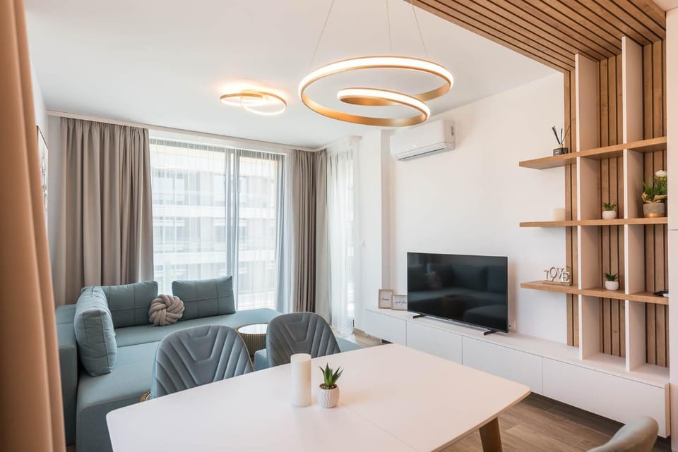 Communal lounge/ TV room, TV and multimedia, Living room, Seating area, Evening entertainment, air conditioner