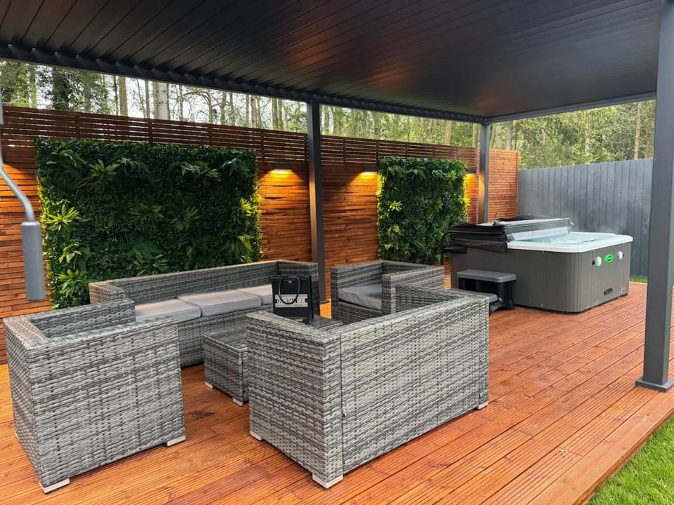 Luxury Retreat with Private Hot Tub Apartment in Broadland District