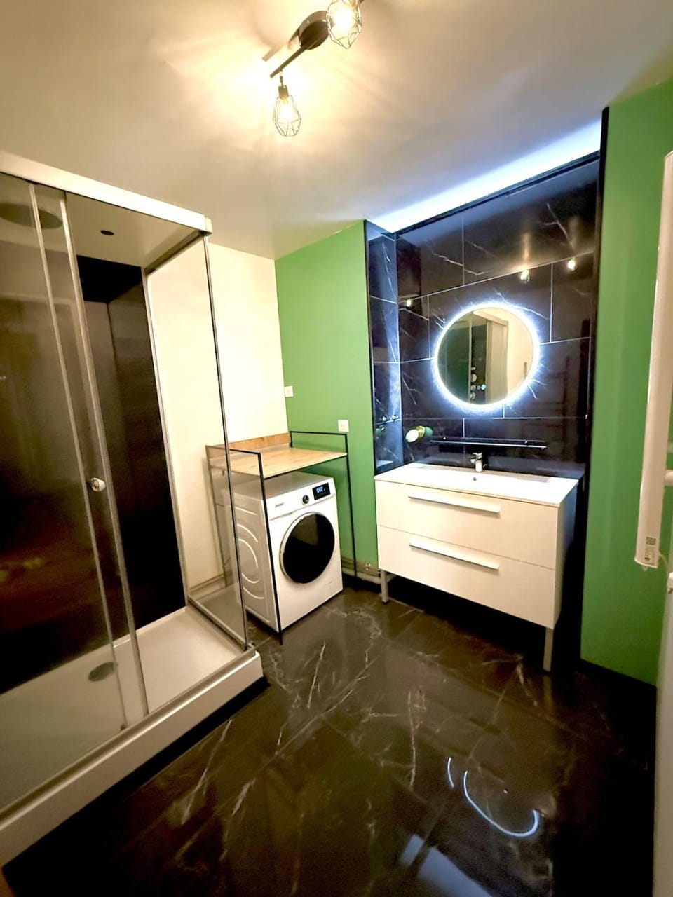 Bathroom, washing machine