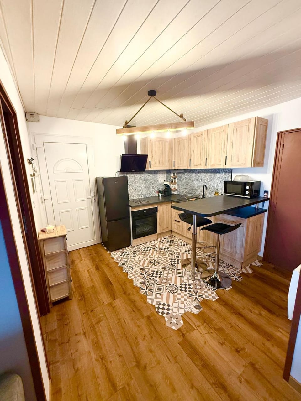 Kitchen or kitchenette, Dining area, oven, stove