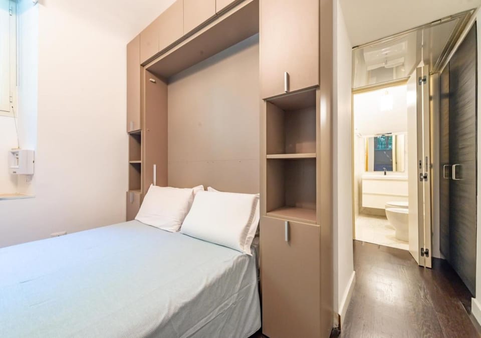 Bed, Photo of the whole room, wardrobe