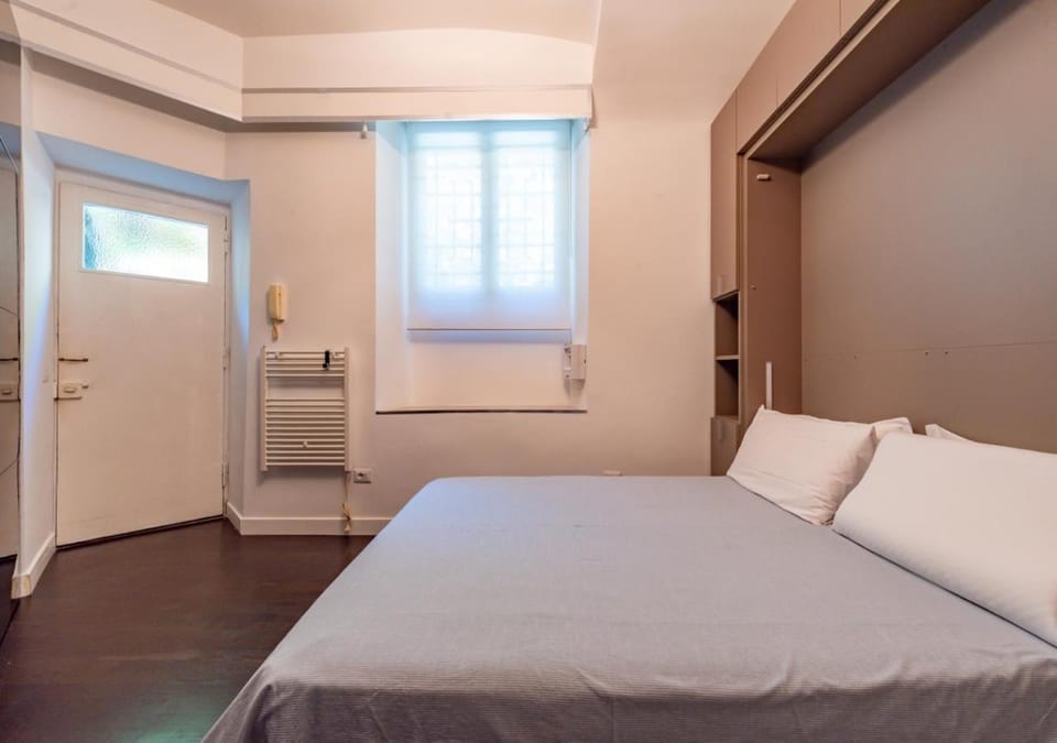 Facade/entrance, Photo of the whole room, wardrobe, air conditioner