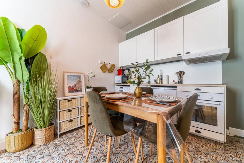 Dining area, kitchen