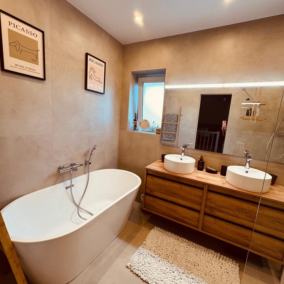 Bathroom, Bath, towels