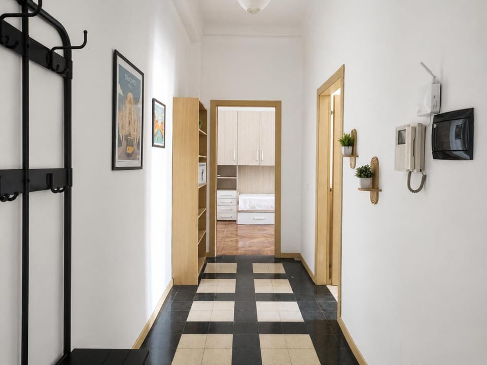 Facade/entrance, Photo of the whole room, Decorative detail, wardrobe