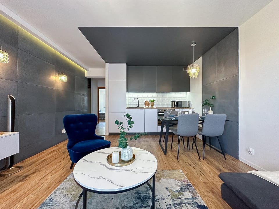 TV and multimedia, Kitchen or kitchenette, Living room, Seating area, Dining area