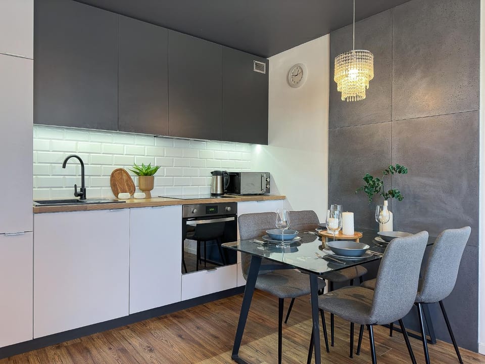 Kitchen or kitchenette, Dining area, oven, stove