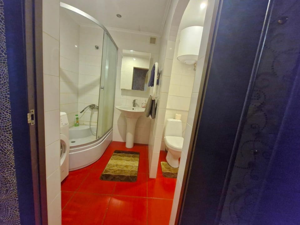 Shower, Toilet, Bed, Bathroom, Photo of the whole room, Bath, towels