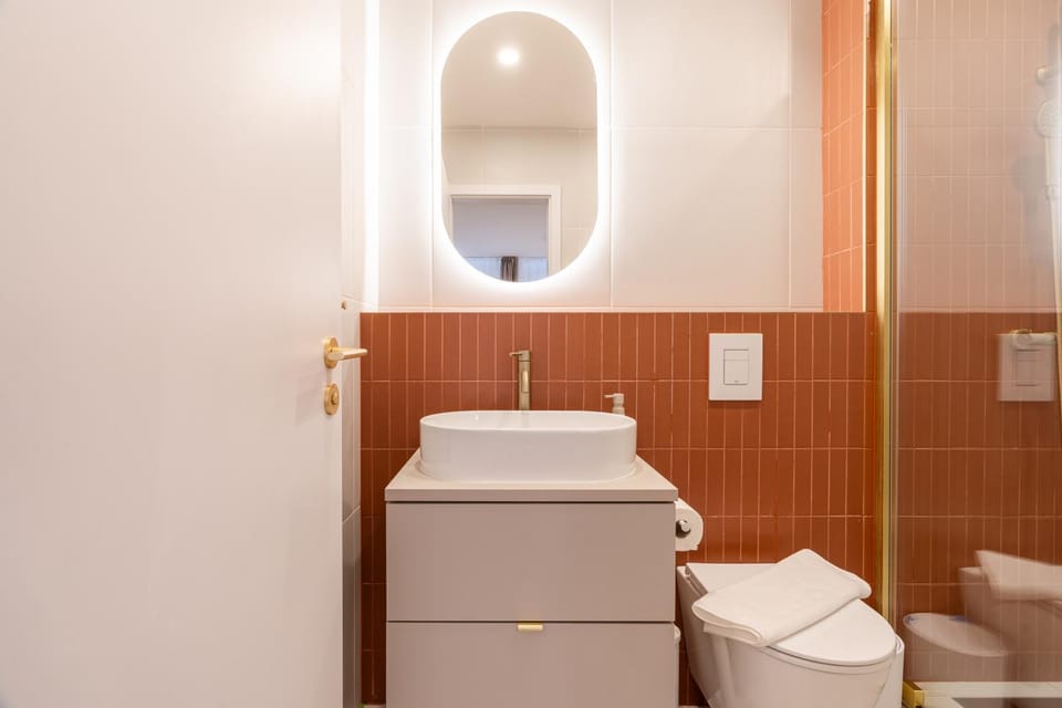 Toilet, Bathroom, towels