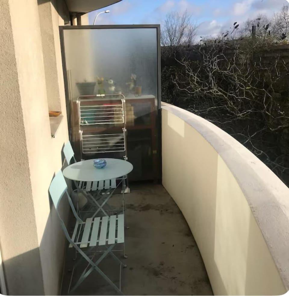 2 pieces Chatillon au pied du T2 - 10 minutes du metro Apartment in Île-de-France
