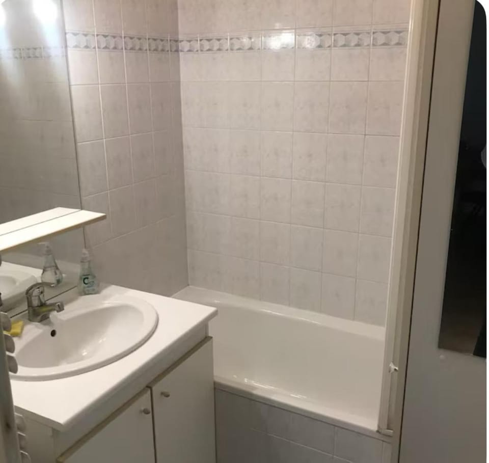 2 pieces Chatillon au pied du T2 - 10 minutes du metro Apartment in Île-de-France