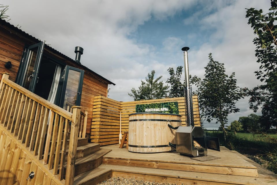The Wildflower Shepherd's Hut Nature lodge in England