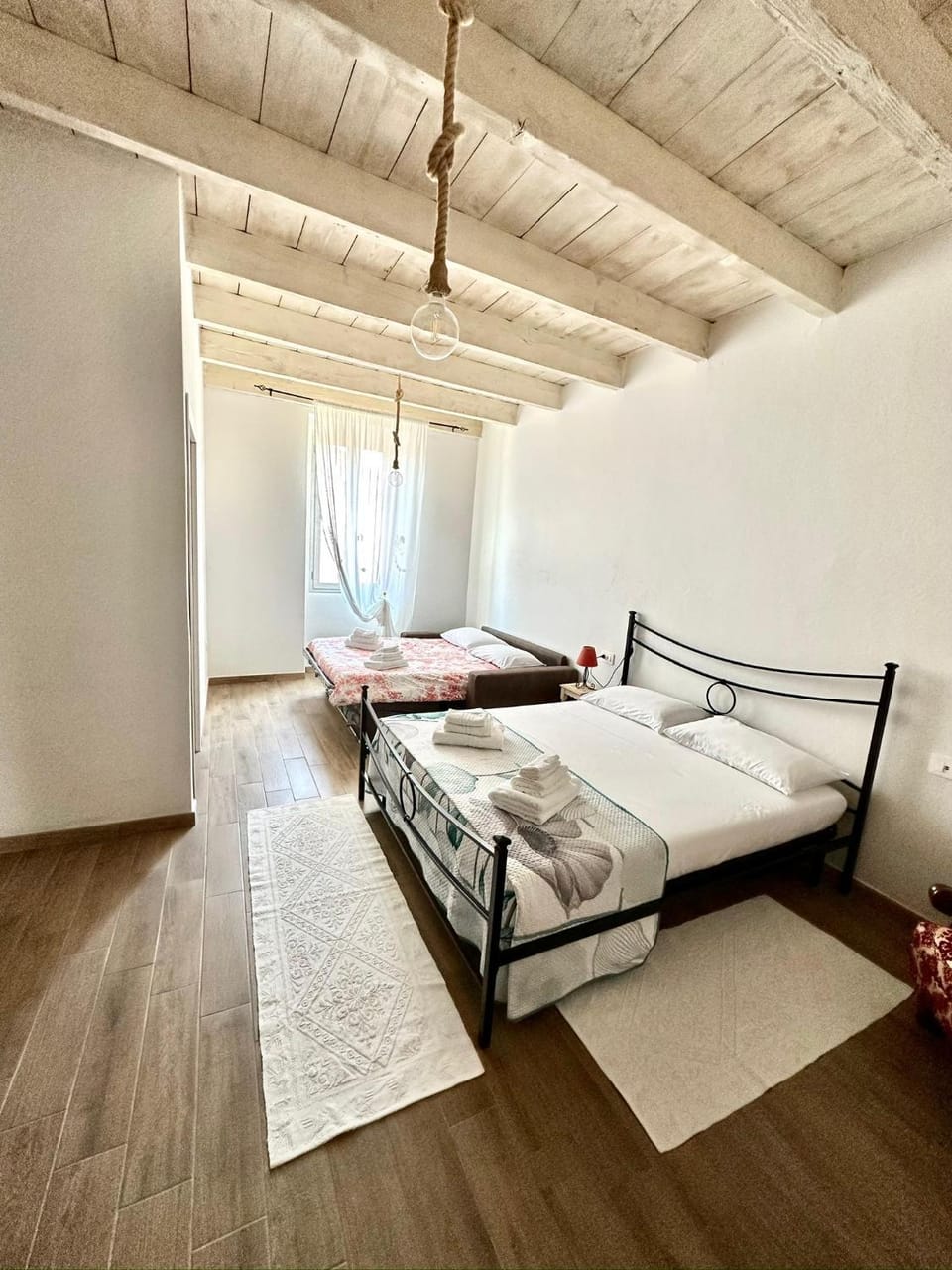 Bed, Photo of the whole room, Bedroom, towels