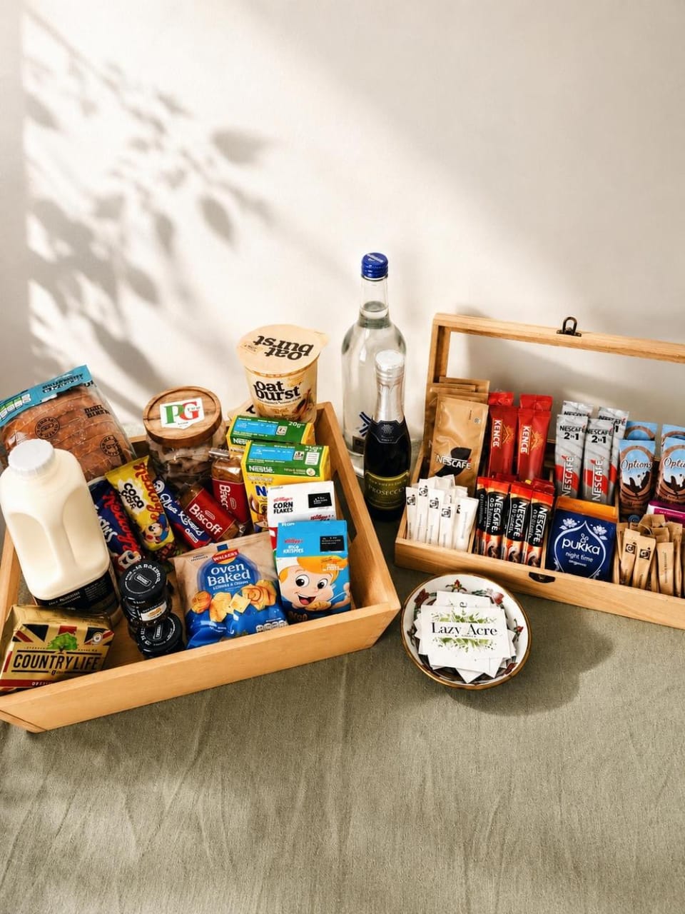 Coffee/tea facilities, Food and drinks, Food