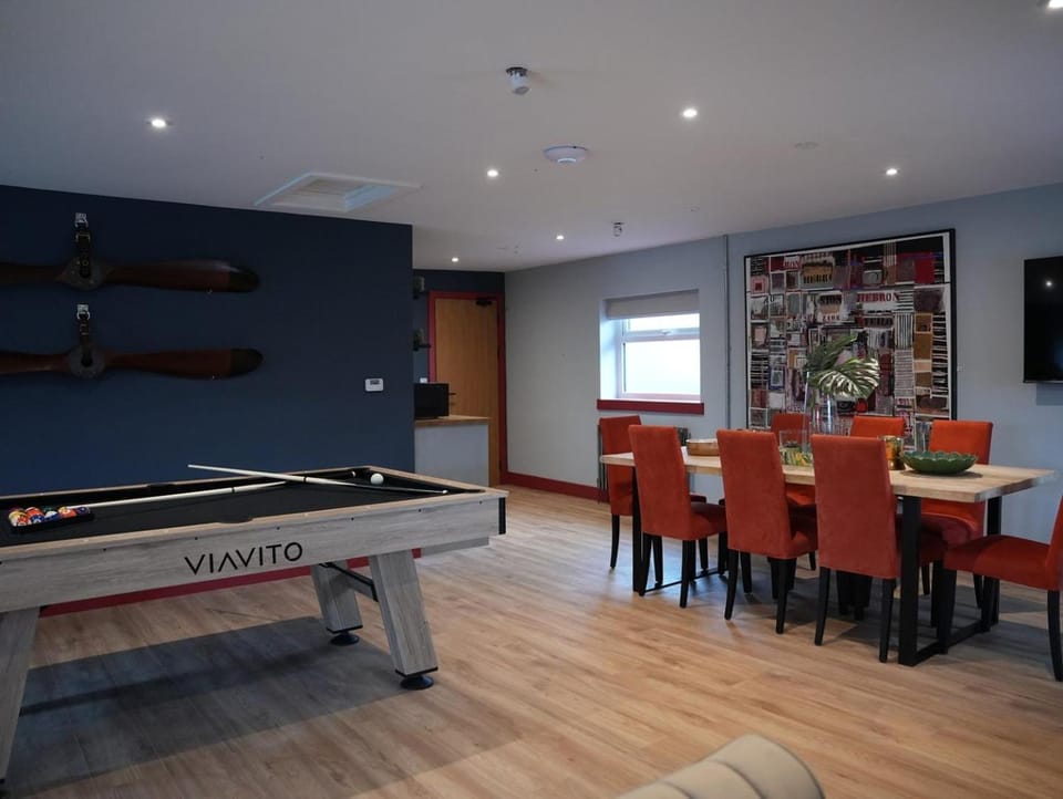 Cardiff Gem! Sleeps 16 - City Centre! Apartment in Cardiff