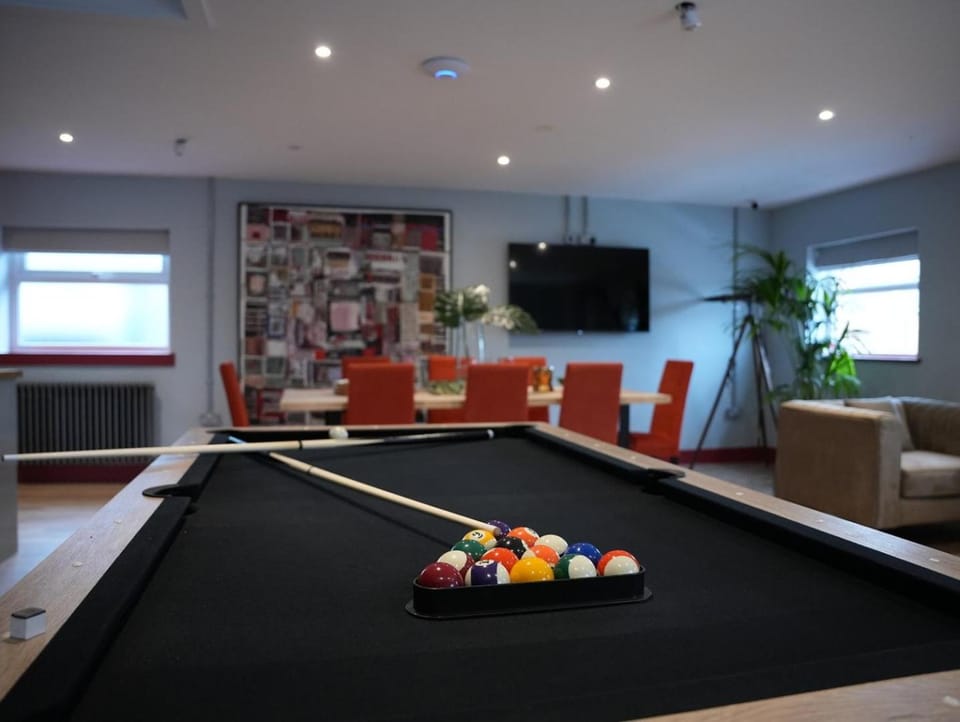 Cardiff Gem! Sleeps 16 - City Centre! Apartment in Cardiff