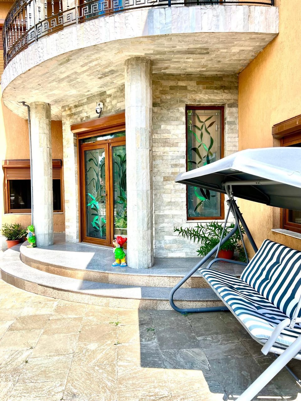 Property building, Day, Balcony/Terrace, sunbed