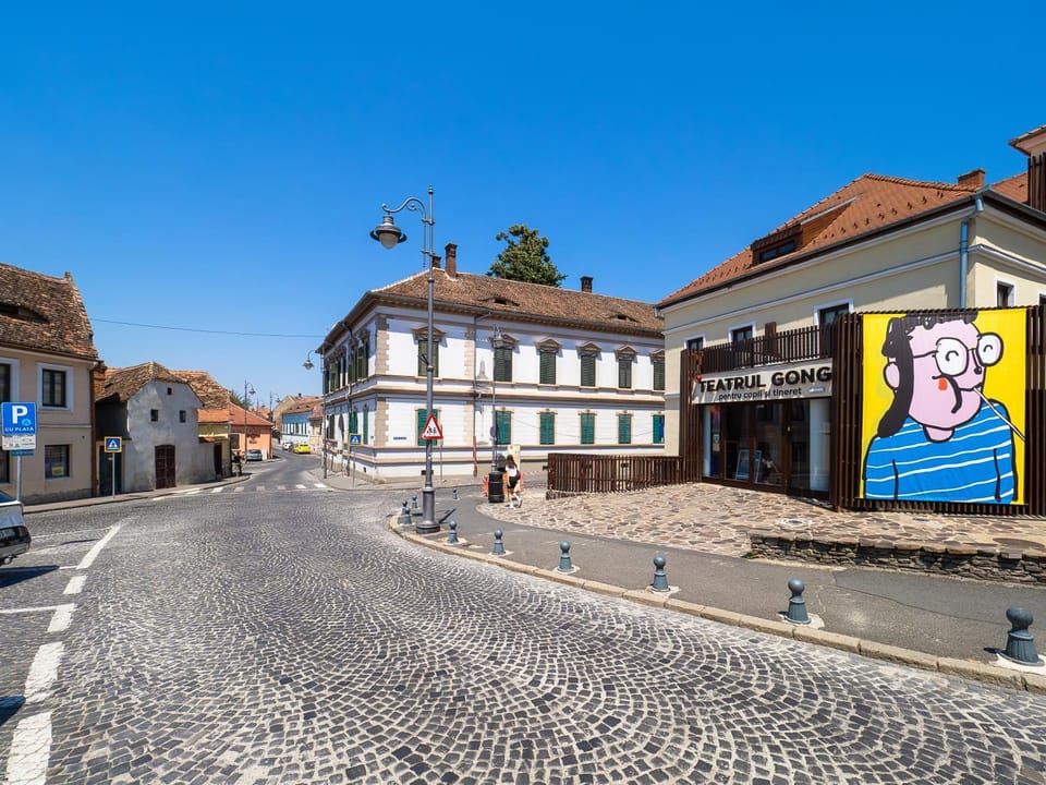 Property building, Day, Neighbourhood, Street view, Location