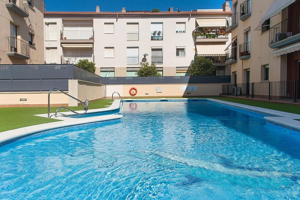Property building, Swimming pool