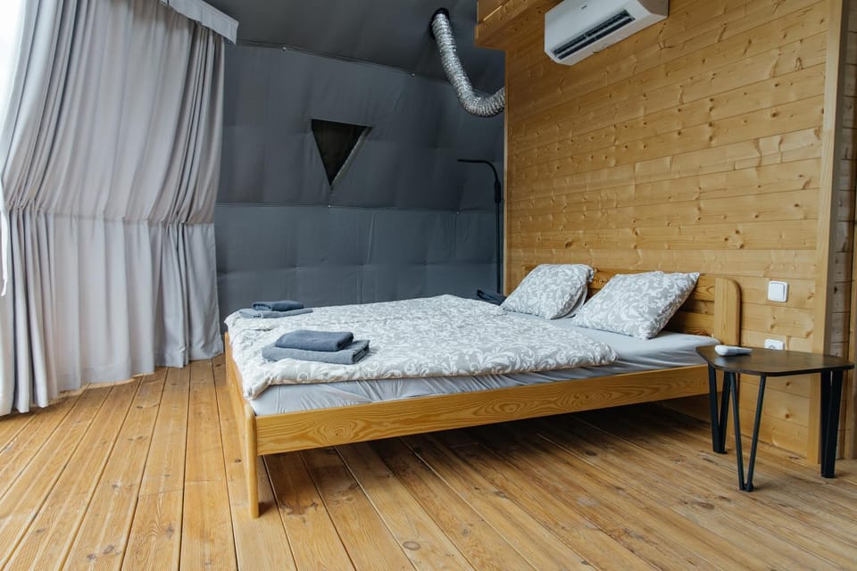Bed, towels, air conditioner