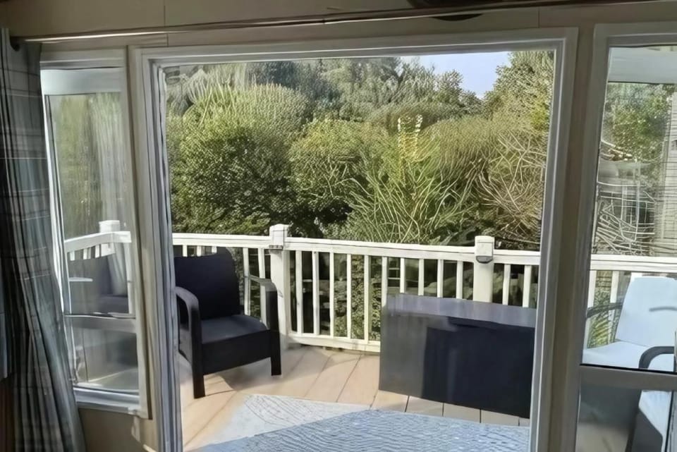 Balcony/Terrace, Seating area, Garden view, Lake view