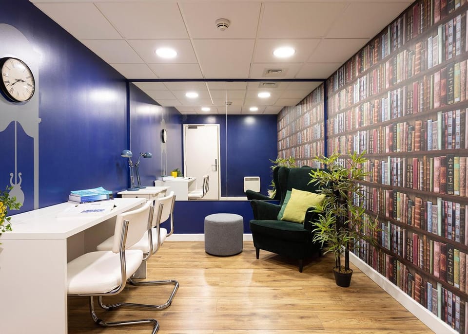 Communal lounge/ TV room, Library, Living room