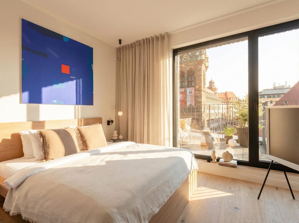 Bed, TV and multimedia, View (from property/room), Bedroom, Landmark view