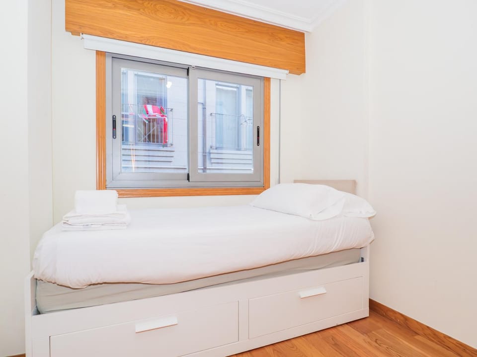 YBH Lopez de Neira 42, 3 Apartment in Vigo