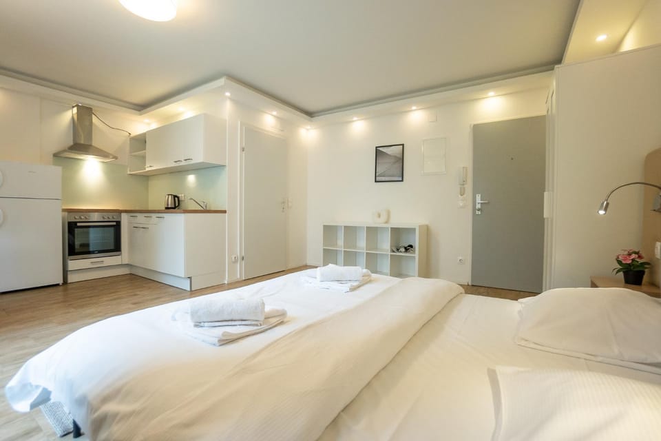 Bed, Kitchen or kitchenette