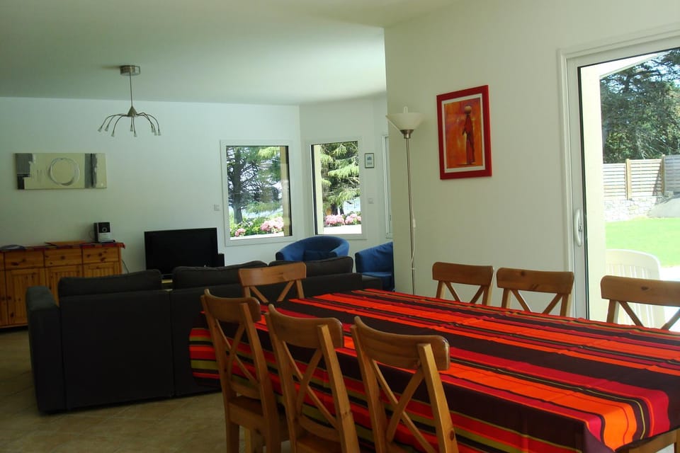 TV and multimedia, Living room, Dining area