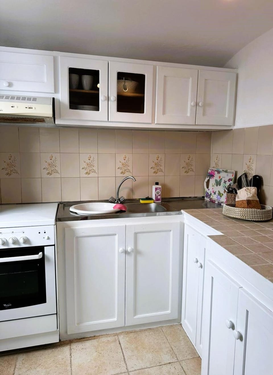 Kitchen or kitchenette, oven, stove