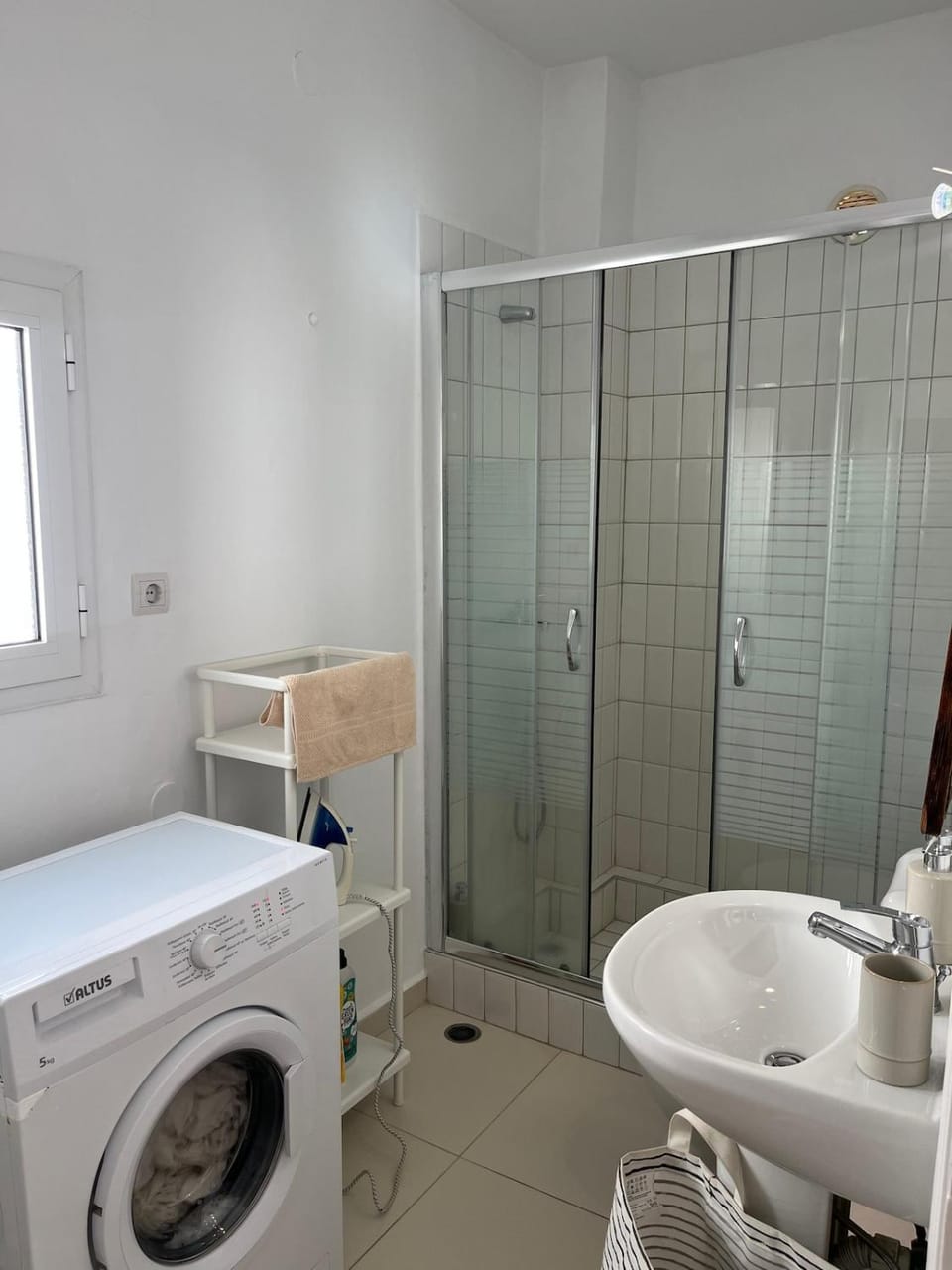 Shower, Bathroom, towels, washing machine, dryer