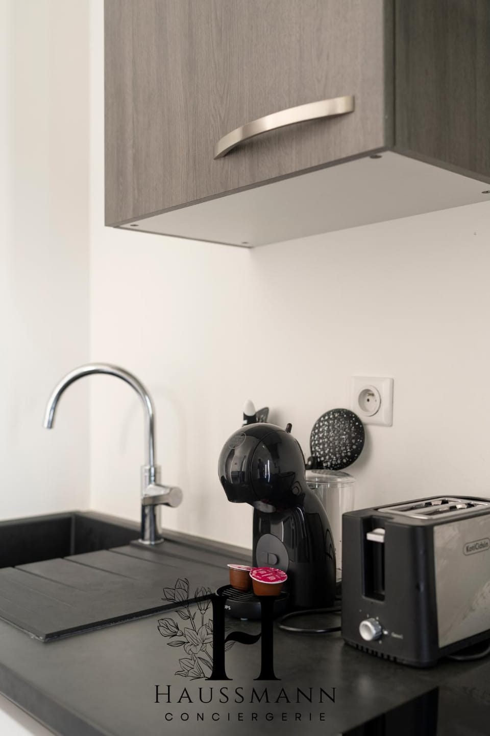 Coffee/tea facilities, toaster