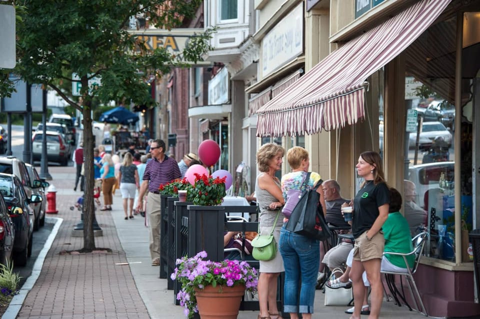 Nearby landmark, Off site, Neighbourhood, Location