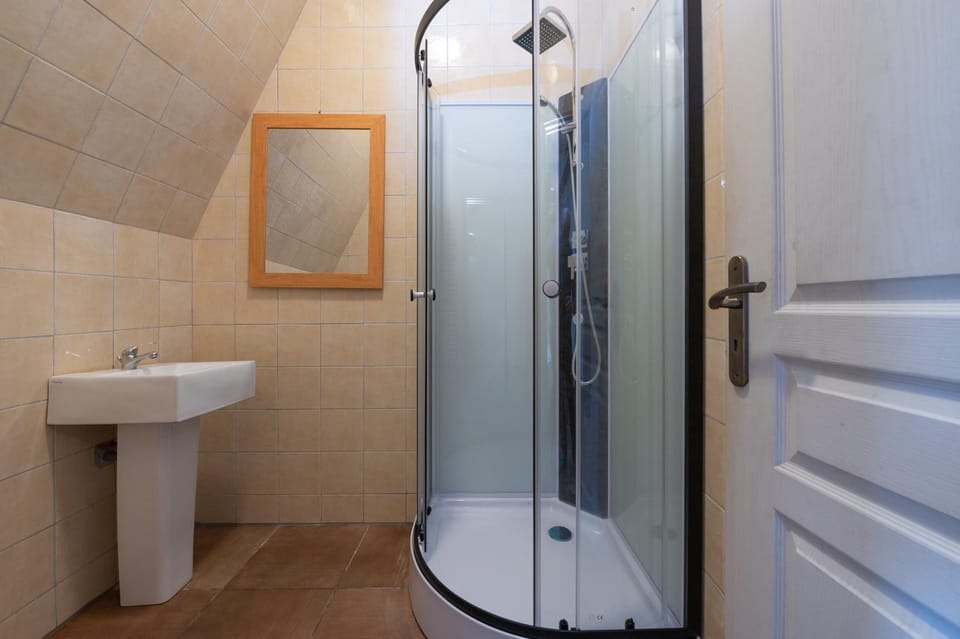 Bathroom, Living room