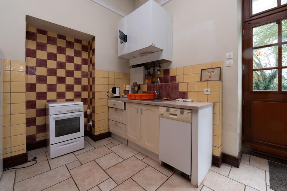 Kitchen or kitchenette, Living room