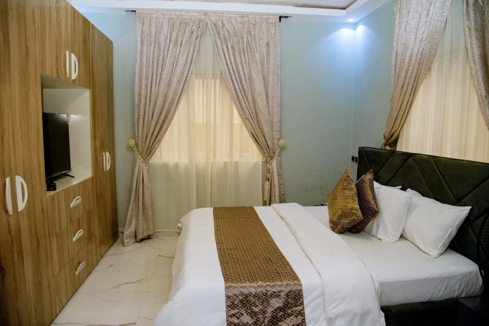 Bed, TV and multimedia, Photo of the whole room, Bedroom, wardrobe