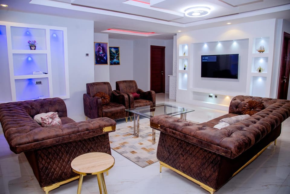 Communal lounge/ TV room, TV and multimedia, Living room, Seating area, Evening entertainment