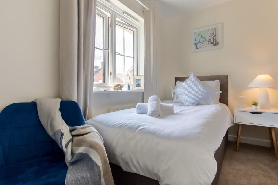 Modern & comfy 4 bedrooms Corby house free parking House in Corby