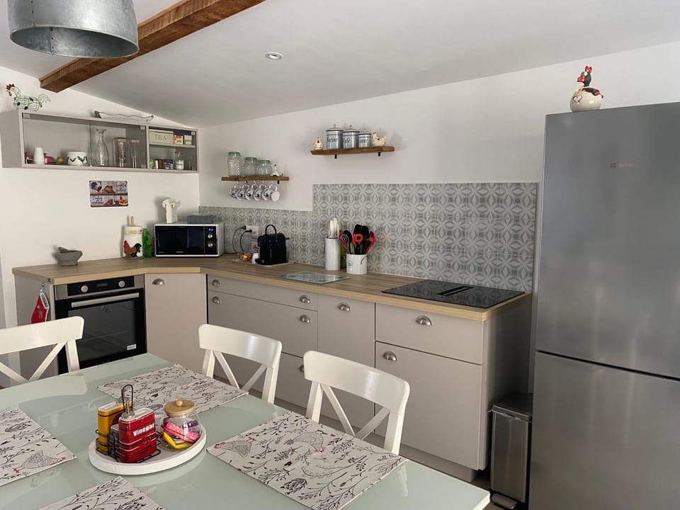 Property building, Kitchen or kitchenette, Living room
