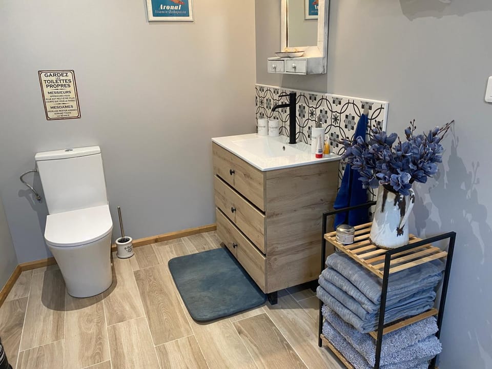 Bathroom, Living room