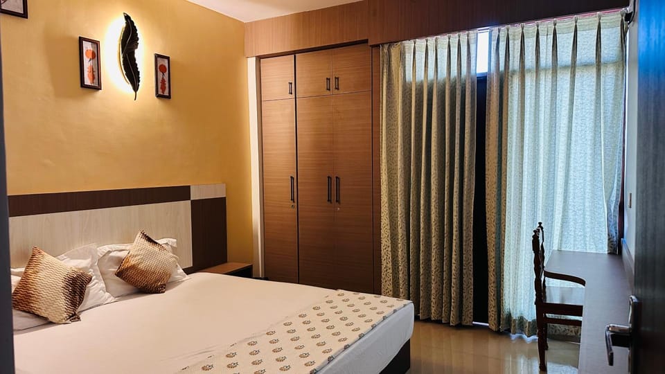 Bed, Photo of the whole room, Seating area, Bedroom, wardrobe
