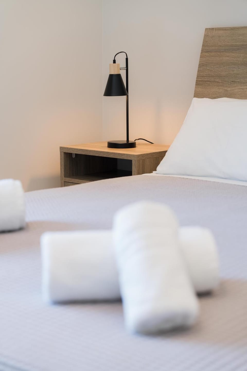 Bed, towels