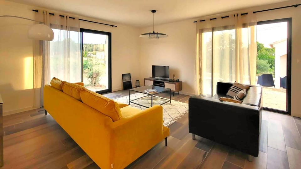TV and multimedia, Living room, Garden view, Pool view