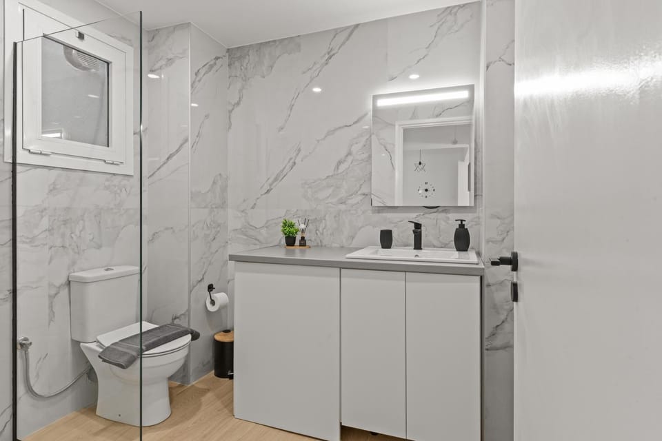 Shower, Toilet, Bathroom