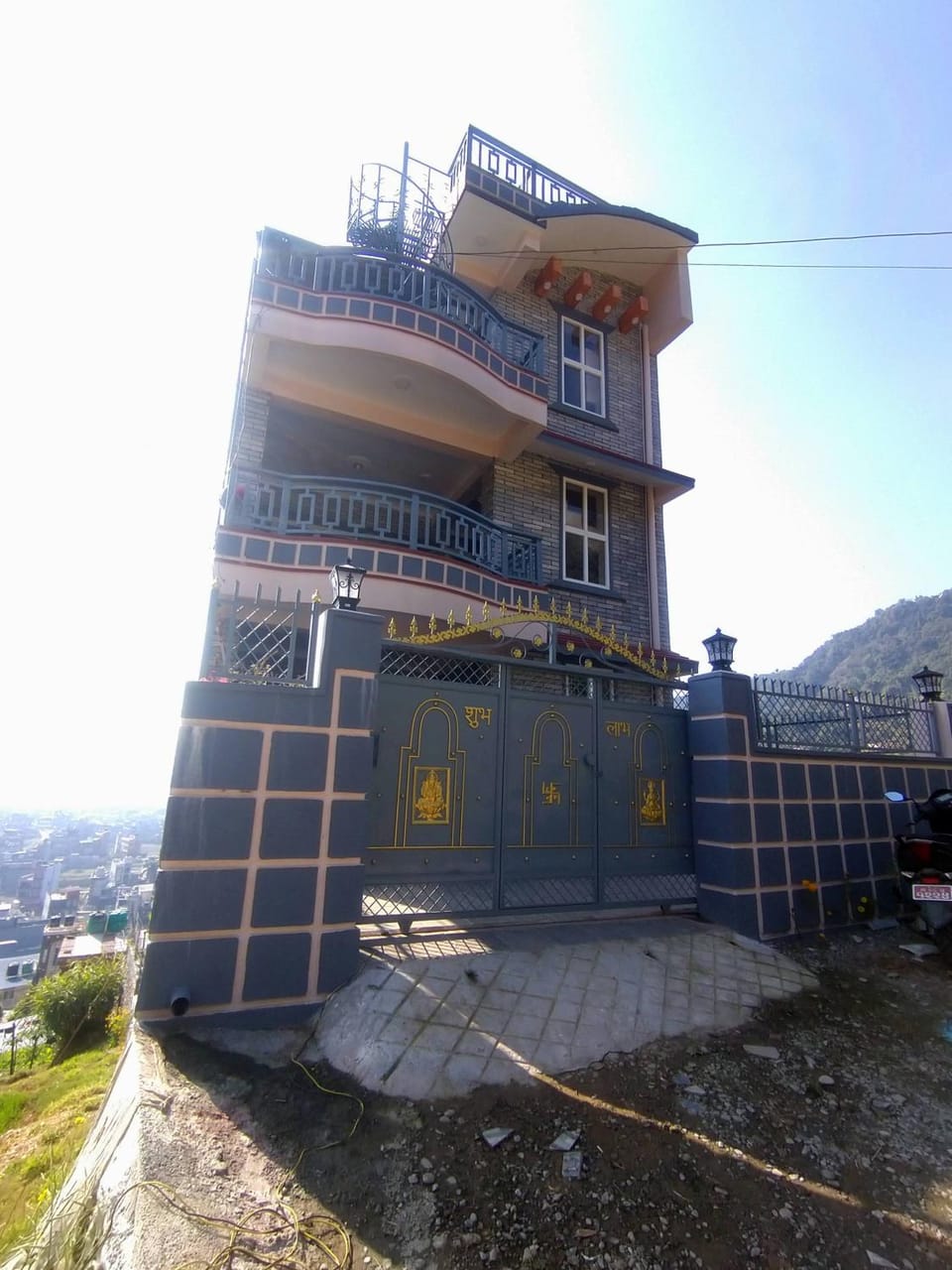 Property building, Day