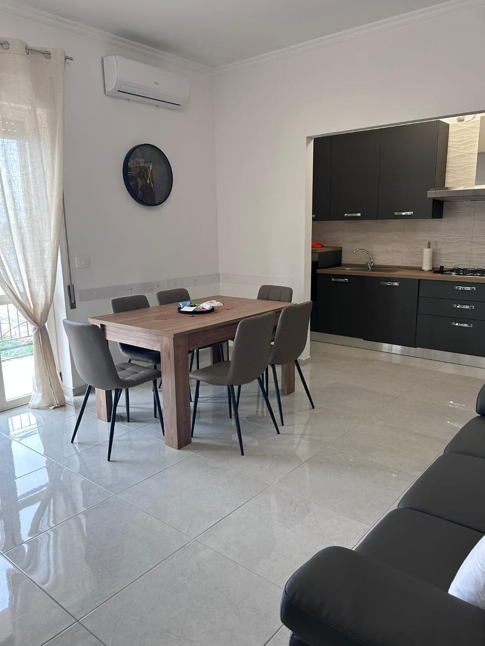 Living room, Seating area, Dining area, air conditioner