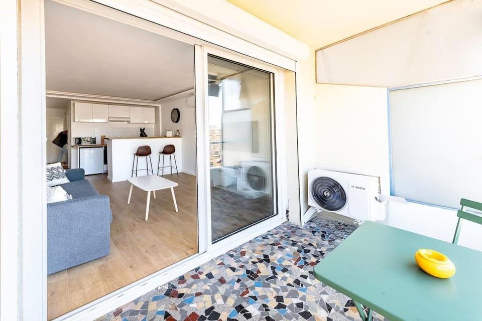 Superbe sudio Juan Les pins 2mins des plages hypercentre Apartment in Antibes